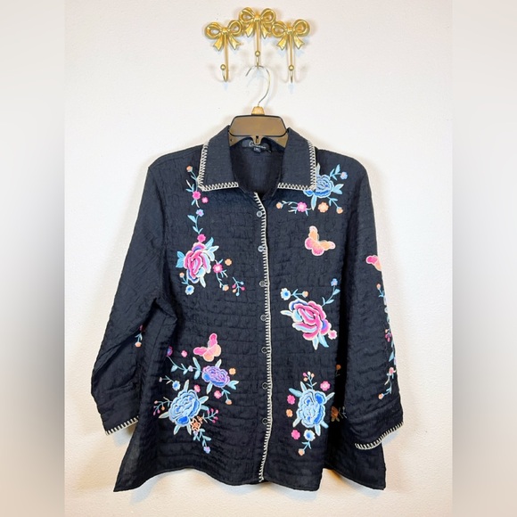 Caleoas Tops - Caleoas Black w/Embroidered Floral Button-Front Blouse. Size PL